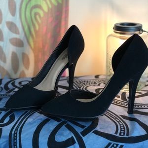 faux suede pointed toe pumps